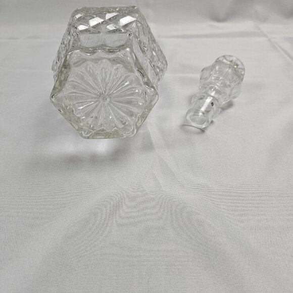Anchor Hocking Wexford Diamond Cut Glass Whiskey Wine Decanter & Stopper - Picture 6 of 7